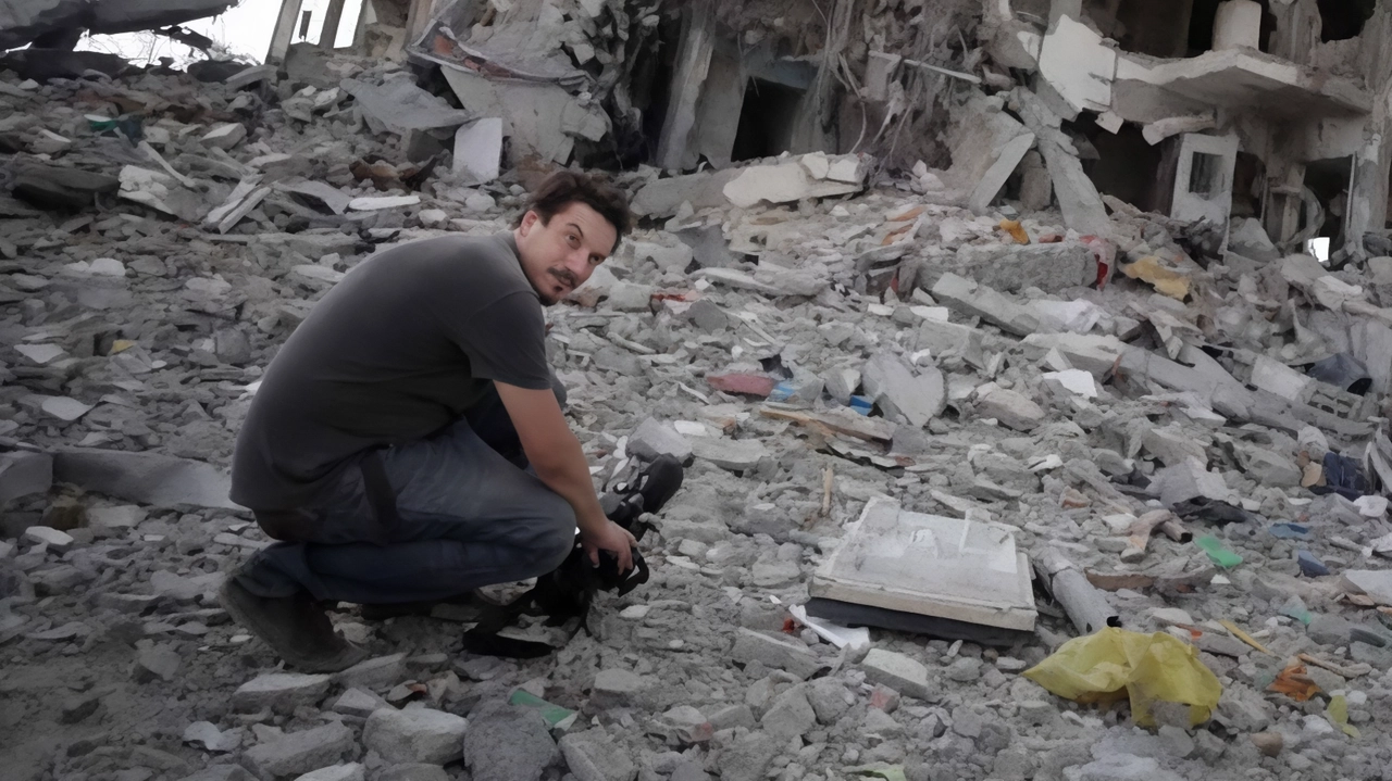 "Documentava la strage di bambini. Oggi sono vicina alle madri palestinesi che hanno perso i loro figli" . "Documentava la strage di bambini. Oggi sono vicina alle madri palestinesi che hanno perso i loro figli" .