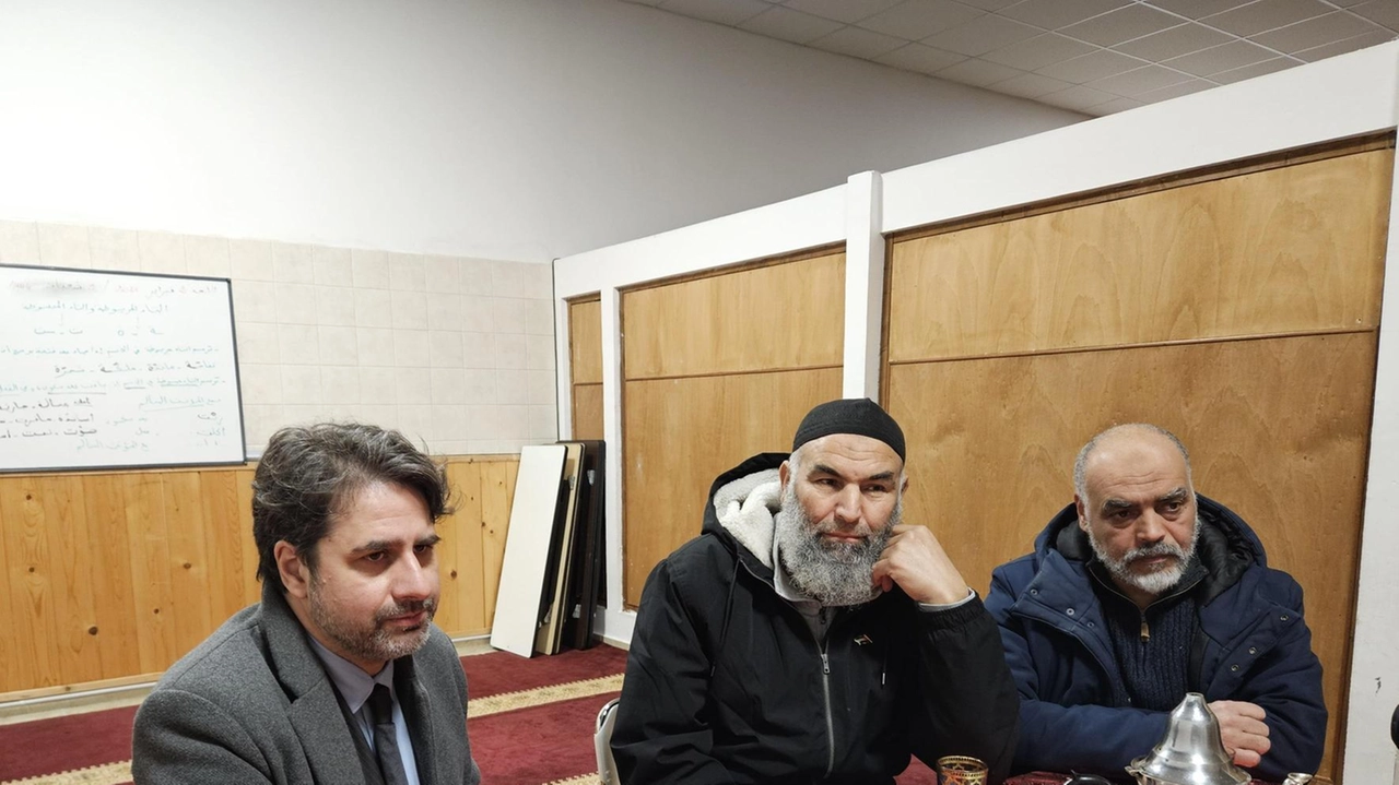 Fabio Barcaioli e i rappresentanti dell’associazione islamica Fabio Barcaioli e i rappresentanti dell’associazione islamica