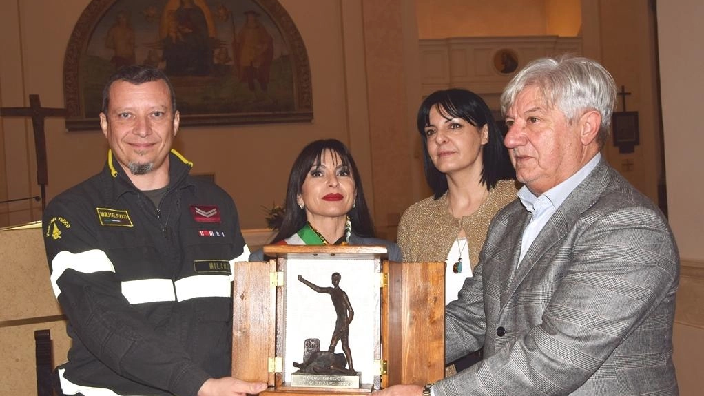 Il premio assegnato a Ivano Ghidoni Il premio assegnato a Ivano Ghidoni