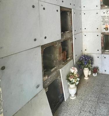 https://www.lanazione.it/image-service/view/acePublic/alias/contentid/YmI3MjMzYWItZGVjOC00/0/cimitero-diventato-simbolo-del-degrado.jpeg?f=1.91:1&w=1200
