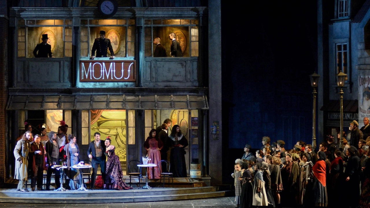 Un momento della Bohème, che andrà in scena questa sera a Torre del Lago