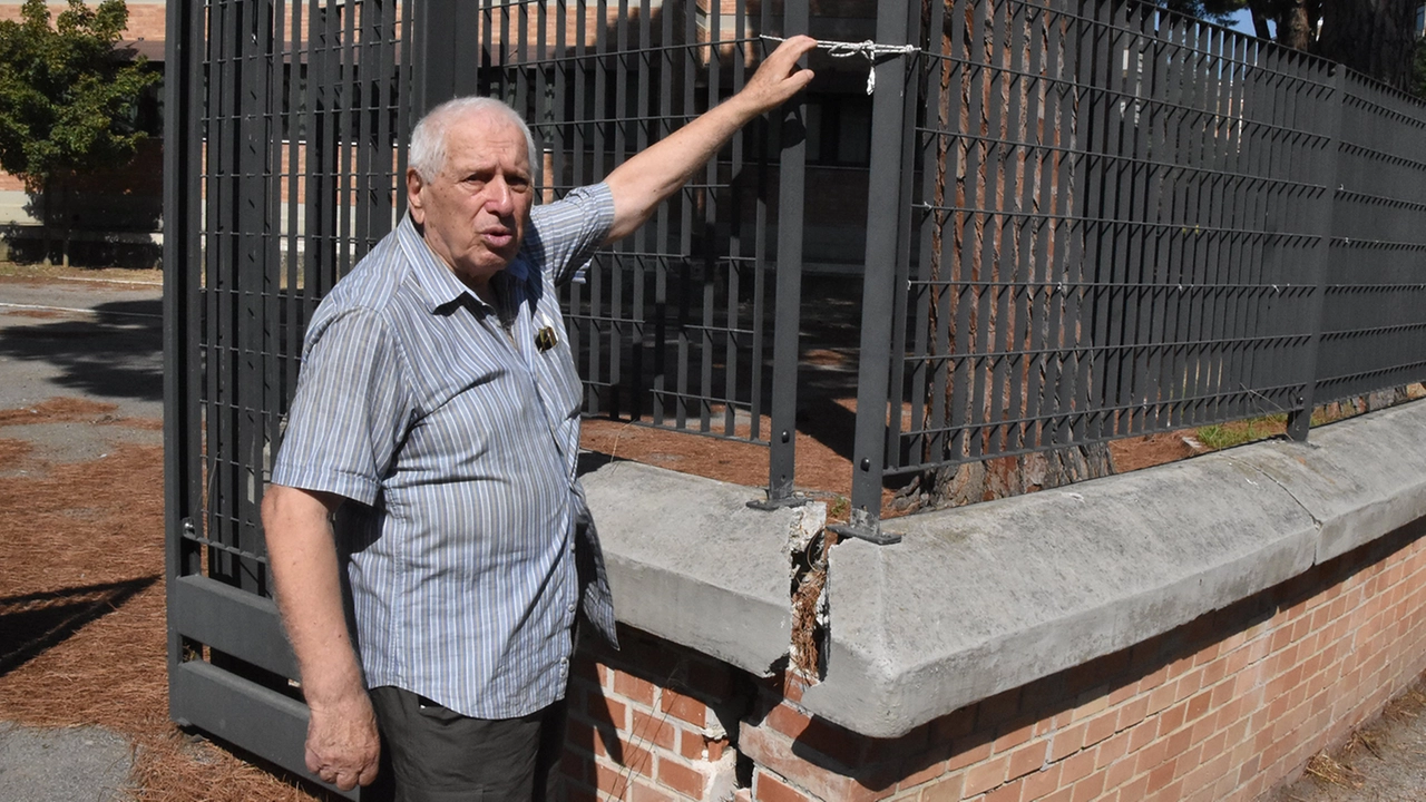 Giovanni Pollesel, 92 anni, abita davanti alla scuola che presenta un problema Giovanni Pollesel, 92 anni, abita davanti alla scuola che presenta un problema
