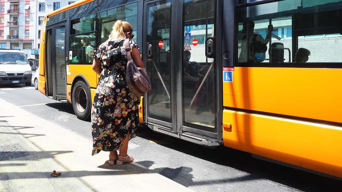 L’autobus si ferma. Quattro ore di stop come primo segnale. La protesta continua L’autobus si ferma. Quattro ore di stop come primo segnale. La protesta continua