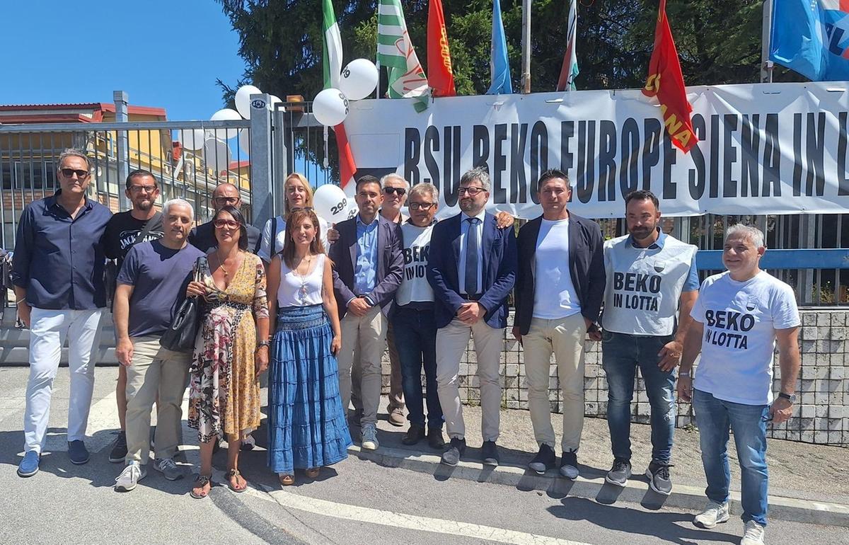 https://www.lanazione.it/image-service/view/acePublic/alias/contentid/YmI4OTRkNjYtNDJiNi00/0/beko-riapre-la-fabbrica-attesi-i-primi-investitori.jpeg?f=1.91:1&w=1200