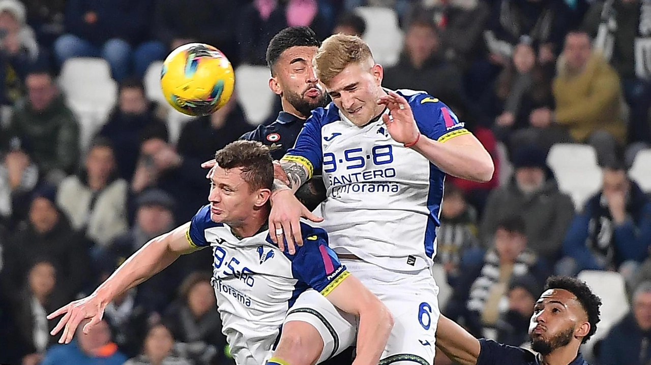 Valentini svetta di testa nella sfida contro la Juventus