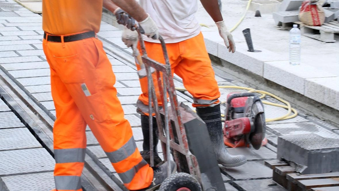 Operai al lavoro per la nuova linea della tramvia per San Marco Ora c’è l’ok anche per Rovezzano Operai al lavoro per la nuova linea della tramvia per San Marco Ora c’è l’ok anche per Rovezzano