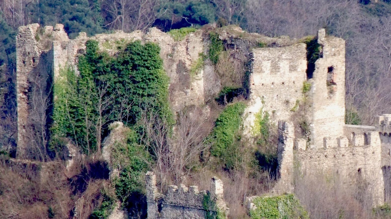 Il castello di Moneta da tempo sotto i riflettori di Italia nostra, della Pro loco di Fossola e dell’apposito comitato Il castello di Moneta da tempo sotto i riflettori di Italia nostra, della Pro loco di Fossola e dell’apposito comitato