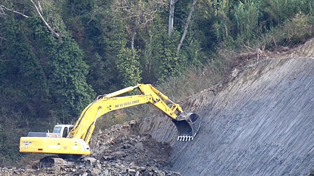 Lavori all’interno di una discarica (foto d’archivio) A Lavaiano si discute sui riconoscimenti di Ecofor Service Lavori all’interno di una discarica (foto d’archivio) A Lavaiano si discute sui riconoscimenti di Ecofor Service
