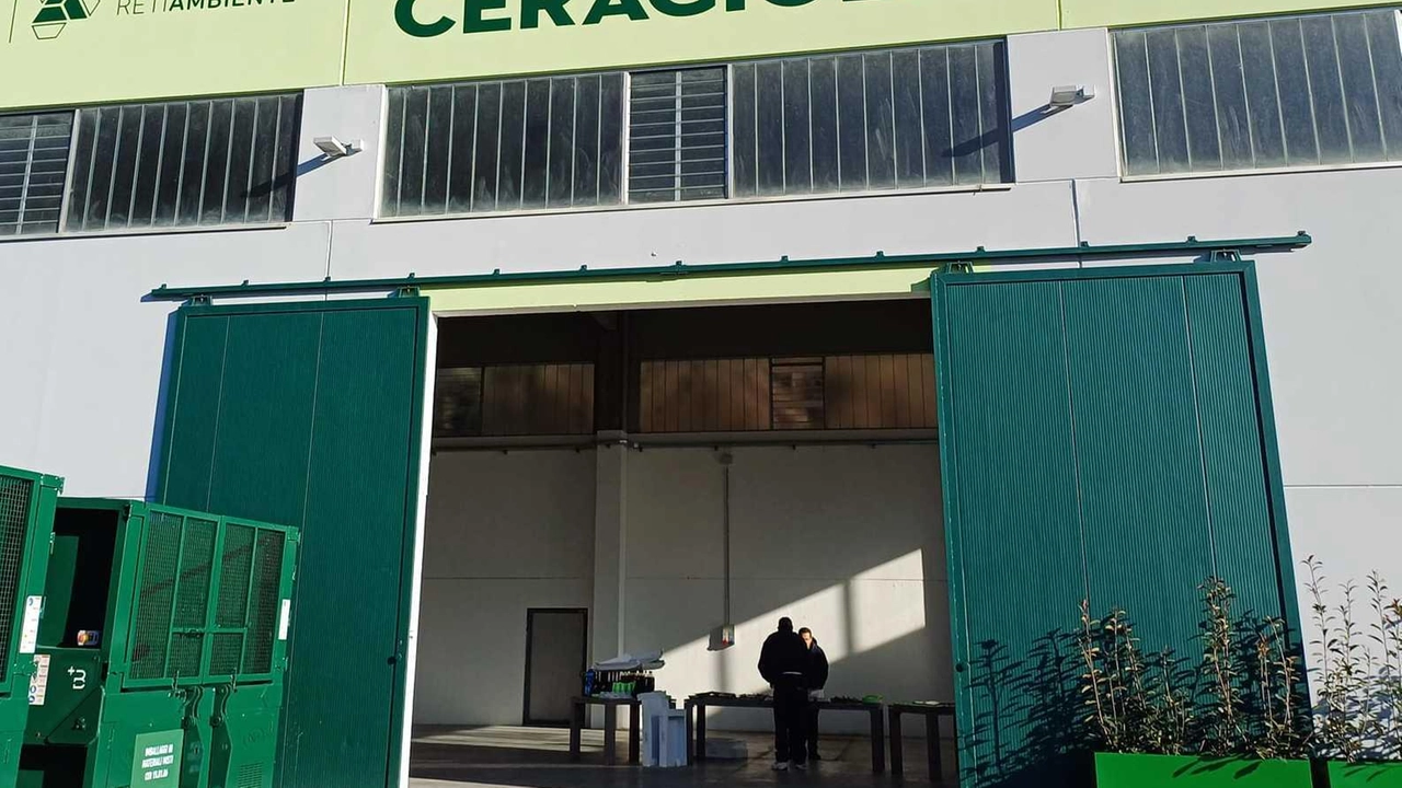 Il centro di raccolta della Ceragiola gestito da Ersu aprirà i battenti il prossimo 2 gennaio e sarà aperto cinque giorni la settimana Il centro di raccolta della Ceragiola gestito da Ersu aprirà i battenti il prossimo 2 gennaio e sarà aperto cinque giorni la settimana