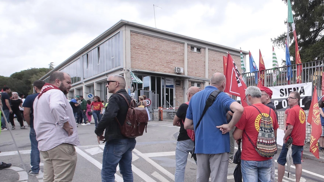 Il Cda: "Chiediamo informazioni sull’immobile, il contratto e le condizioni di vendita". Il sindaco Fabio: "Acquisizione imprescindibile per una futura e corretta reindustrializzazione". . Il Cda: "Chiediamo informazioni sull’immobile, il contratto e le condizioni di vendita". Il sindaco Fabio: "Acquisizione imprescindibile per una futura e corretta reindustrializzazione". .