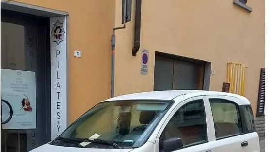 Un'auto comunale di Bagno a Ripoli finisce al centro di polemiche per essere stata parcheggiata in un posto per disabili. Il dipendente responsabile, in buona fede, si scusa e pagherà la multa. Un'auto comunale di Bagno a Ripoli finisce al centro di polemiche per essere stata parcheggiata in un posto per disabili. Il dipendente responsabile, in buona fede, si scusa e pagherà la multa.