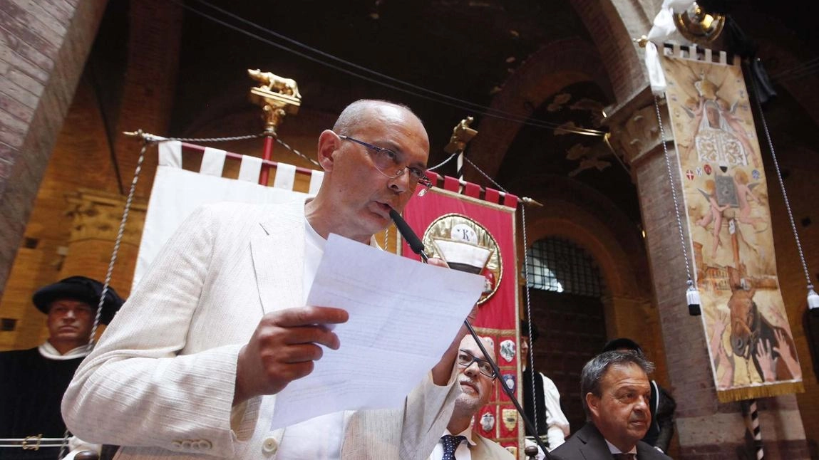 Drappellone che viene da lontano: "Il tufo unisce la terra al cielo. La Vergine ferma le pallottole"