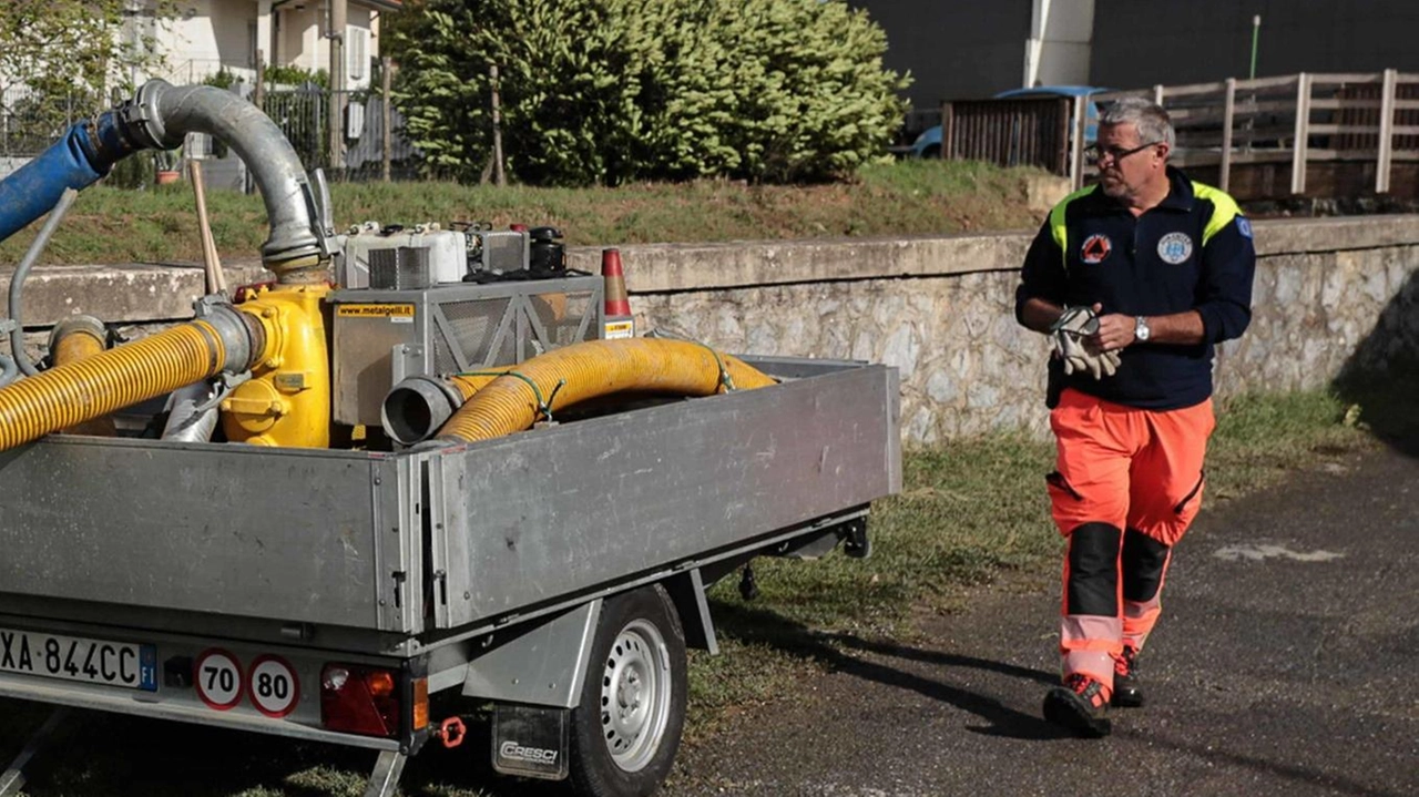 Un intervento della protezione civile dopo l’alluvione dello scorso novembre (Gasperini/FotocronacheGermogli) Un intervento della protezione civile dopo l’alluvione dello scorso novembre (Gasperini/FotocronacheGermogli)