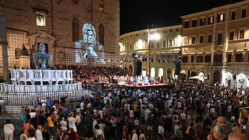 Perugia ha ritrovato, dopo anni di silenzi, la magia della Notte delle Stelle nel cuore del centro storico. Domenica sera,... Perugia ha ritrovato, dopo anni di silenzi, la magia della Notte delle Stelle nel cuore del centro storico. Domenica sera,...