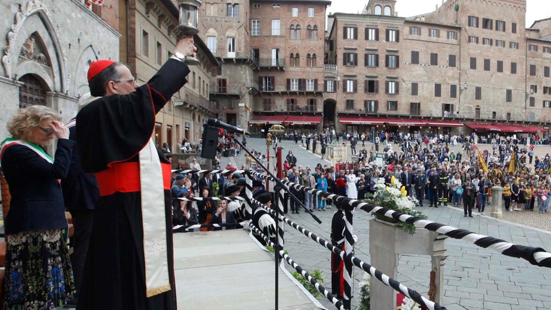L’omelia del cardinale Lojudice: “Non sarò Papa. Ho un sacco di cose da fare a Siena” L’omelia del cardinale Lojudice: “Non sarò Papa. Ho un sacco di cose da fare a Siena”