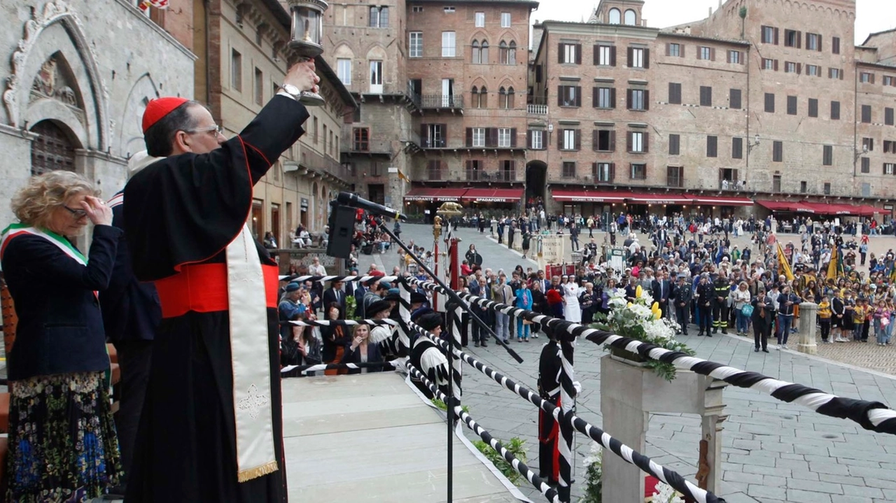 Il cardinale Lojudice a Siena per celebrare Santa Caterina (foto Lazzeroni) Il cardinale Lojudice a Siena per celebrare Santa Caterina (foto Lazzeroni)