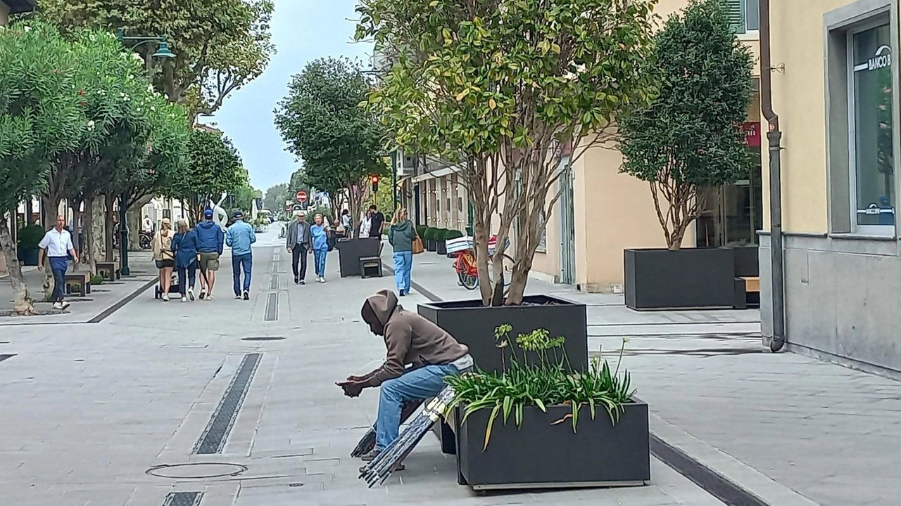 Dopo l’escalation di furti la comunità teme per la nomea del paese "Vogliamo essere una seconda Montecarlo? Questo è il prezzo da pagare". Dopo l’escalation di furti la comunità teme per la nomea del paese "Vogliamo essere una seconda Montecarlo? Questo è il prezzo da pagare".