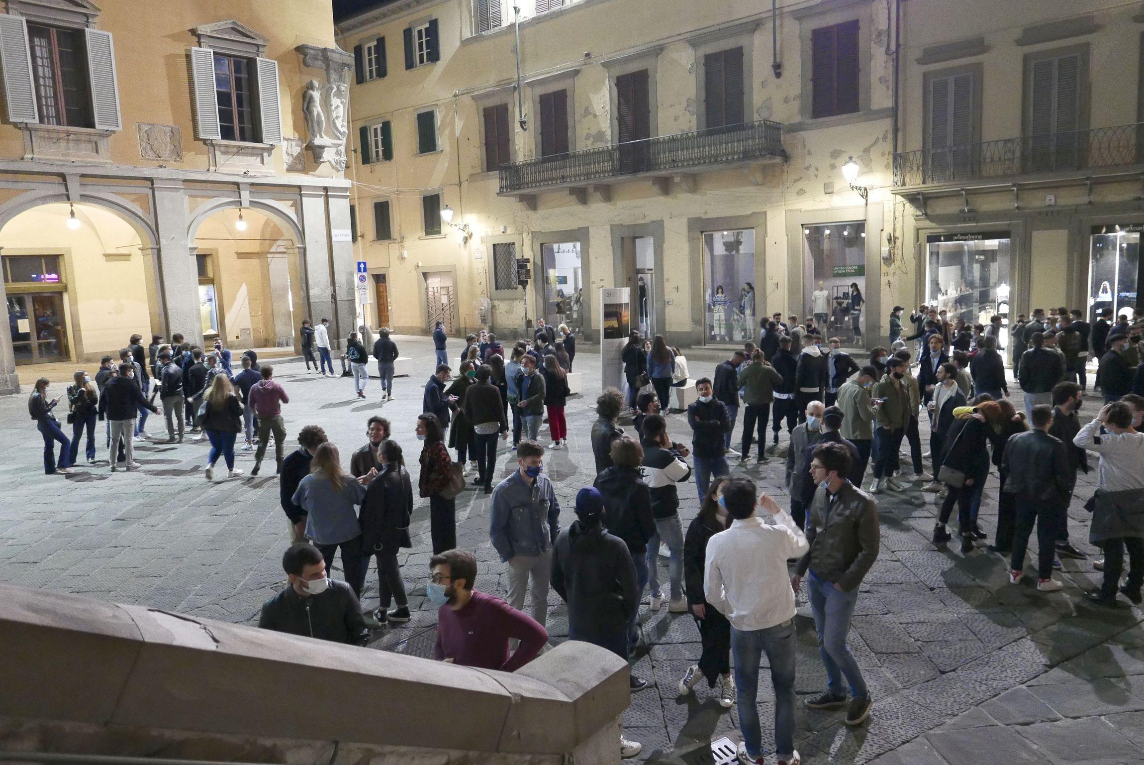 vertice sulla sicurezza piano per la movida roma invii uomini non in base ai confini da Lanazione.it vertice sulla sicurezza piano per la movida roma invii uomini non in base ai confini