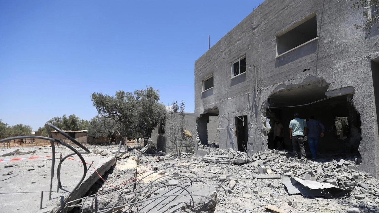 Vicino a Jenin, 'il padre picchiato e arrestato' Vicino a Jenin, 'il padre picchiato e arrestato'