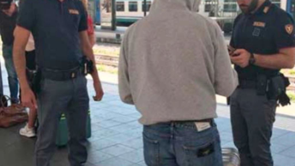 Controlli della Polizia (foto di repertorio) Controlli della Polizia (foto di repertorio)