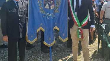 Bellucci con il gonfalone di Empoli