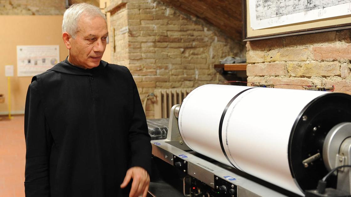 L’omaggio a Padre Martino. “Scienziato, amico e uomo di fede”, stamani i funerali a San Pietro L’omaggio a Padre Martino. “Scienziato, amico e uomo di fede”, stamani i funerali a San Pietro