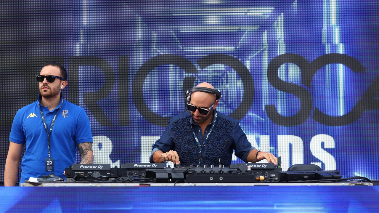 Il dj Federico Scavo, tifoso dell'Empoli, racconta la sua passione calcistica e l'amicizia con Brignoli. Si prepara per il derby di Coppa Italia contro la Fiorentina, con un pensiero per il recupero di Edoardo Bove. Il dj Federico Scavo, tifoso dell'Empoli, racconta la sua passione calcistica e l'amicizia con Brignoli. Si prepara per il derby di Coppa Italia contro la Fiorentina, con un pensiero per il recupero di Edoardo Bove.