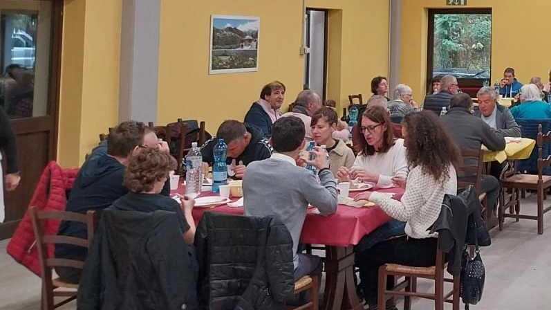 La giornata di convivialità con i ragazzi dei centri di socializzazione e quelli aderenti al progetto Casa più, insieme al gruppo Fratres di Filattiera La giornata di convivialità con i ragazzi dei centri di socializzazione e quelli aderenti al progetto Casa più, insieme al gruppo Fratres di Filattiera