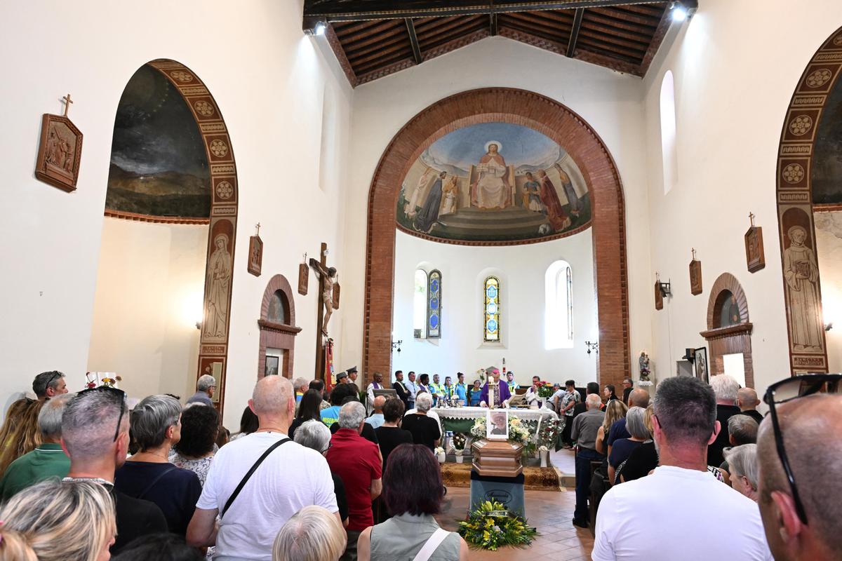 I funerali di Franco Lovari, la terza vittima del tragico incidente in A1 I funerali di Franco Lovari, la terza vittima del tragico incidente in A1