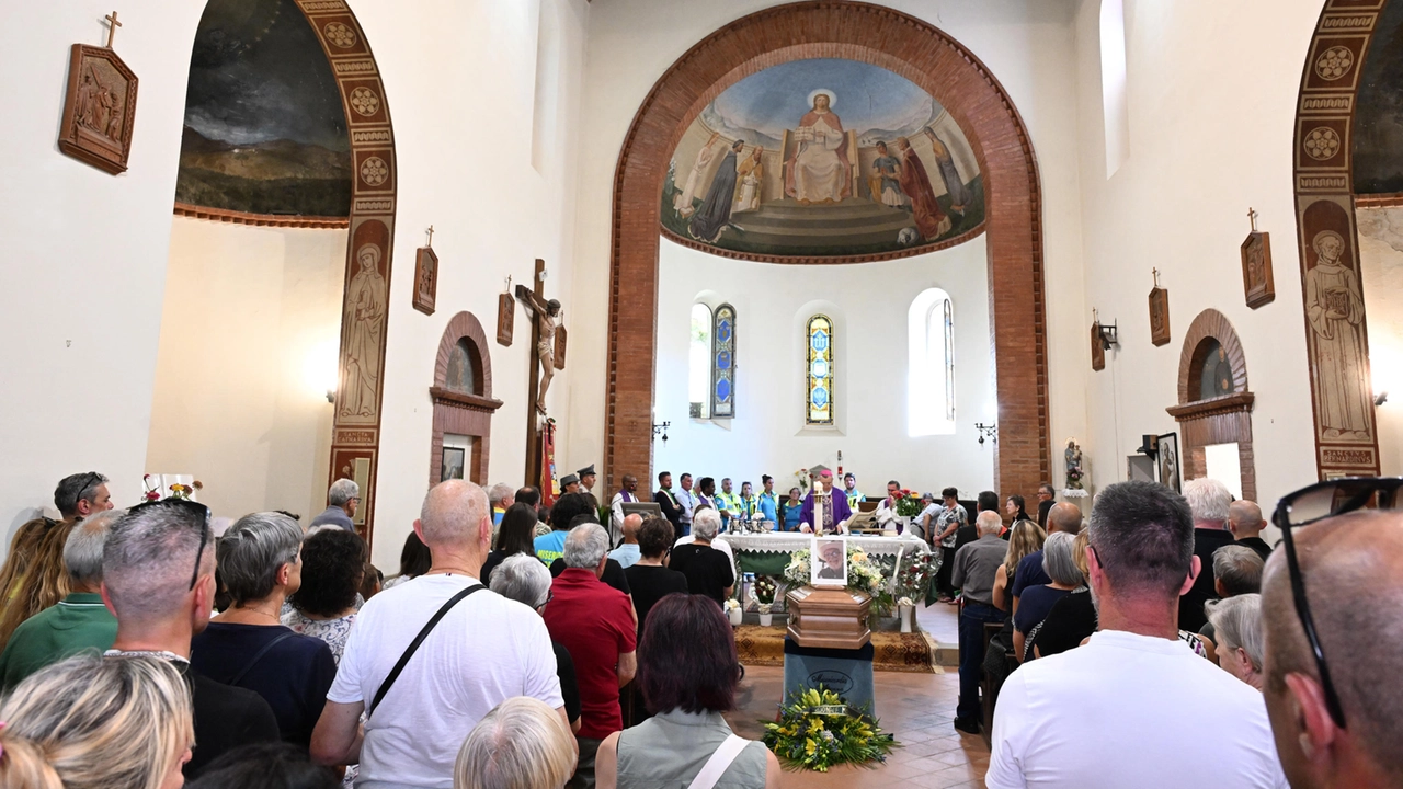 I funerali di Franco Lovari, la terza vittima del tragico incidente in A1 del 4 agosto I funerali di Franco Lovari, la terza vittima del tragico incidente in A1 del 4 agosto