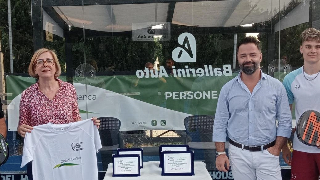 Si conclude il Torneo ChiantiBanca Città di Campi di Padel al Centro Hidron, con partecipazione di oltre settanta giocatori e vittoria di Fenzi e Lenzi. Cresce il successo di questa disciplina sportiva. Si conclude il Torneo ChiantiBanca Città di Campi di Padel al Centro Hidron, con partecipazione di oltre settanta giocatori e vittoria di Fenzi e Lenzi. Cresce il successo di questa disciplina sportiva.