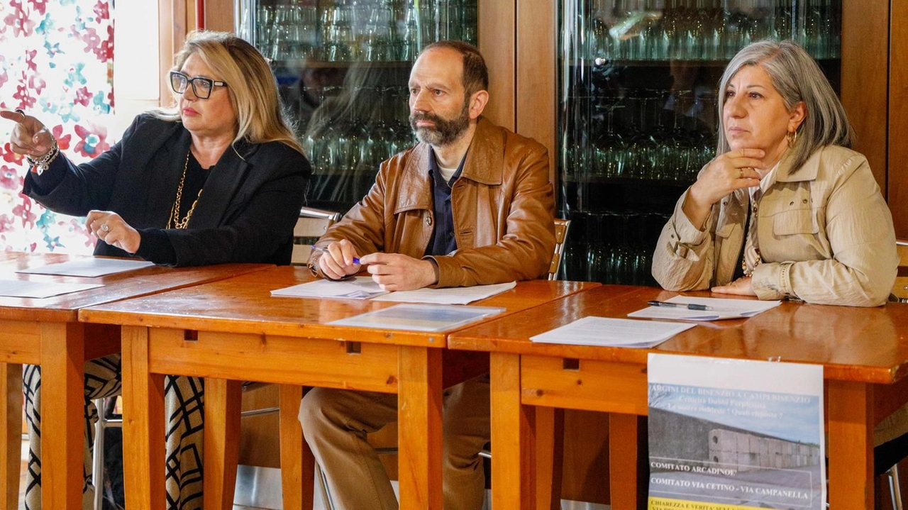 Ieri la conferenza stampa dei rappresentanti dei comitati Arca di Noè, via Cetino e via Campanella (foto Germogli) Ieri la conferenza stampa dei rappresentanti dei comitati Arca di Noè, via Cetino e via Campanella (foto Germogli)