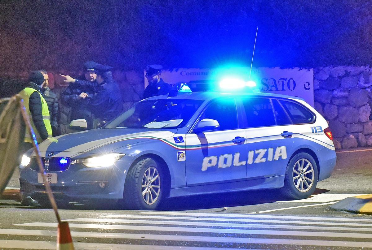 https://www.lanazione.it/image-service/view/acePublic/alias/contentid/YmM1ZTg5M2MtMjRiNC00/0/lite-e-minacce-nella-concessionaria-arrestato-dopo-linseguimento.jpeg?f=1.90:1&w=1200
