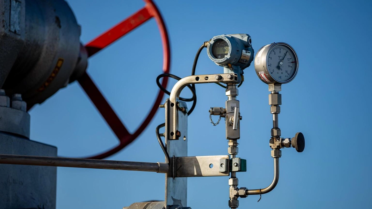 Il gas sopra 33 euro, crescono dubbi su pace tra Russia-Ucraina