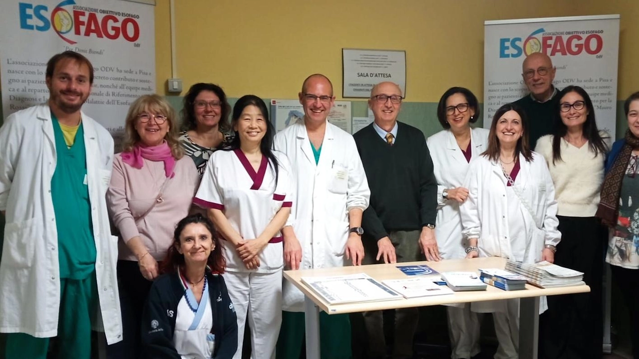 Al centro Stefano Santi, direttore del Centro di riferimento regionale e, alla sua sinistra, Andrea Barlucchi, presidente dell’associazione Al centro Stefano Santi, direttore del Centro di riferimento regionale e, alla sua sinistra, Andrea Barlucchi, presidente dell’associazione