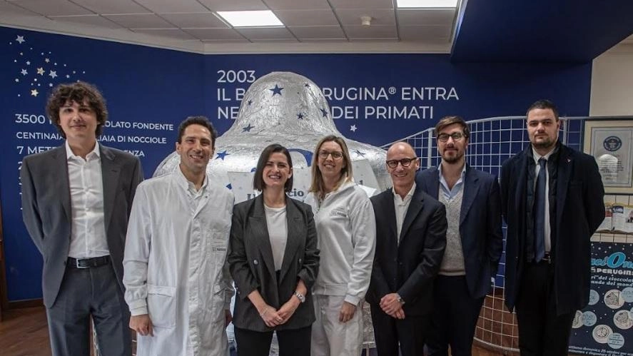 La sindaca Ferdinandi, accolta dai dirigenti di fabbrica, in visita allo stabilimento Perugina di San Sisto La sindaca Ferdinandi, accolta dai dirigenti di fabbrica, in visita allo stabilimento Perugina di San Sisto
