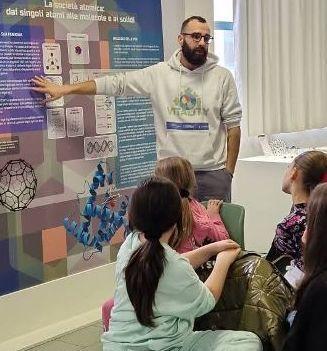 https://www.lanazione.it/image-service/view/acePublic/alias/contentid/YmM5MzVhNWQtMGFjMS00/0/ce-la-palestra-digitale-non-solo-per-studenti.jpeg