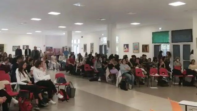 Tutto pronto per il secondo appuntamento del Voltapagina festival a Colle. Il titolo dell’evento sarà ‘Arte è liberazione’. Ci sarà lunedì prossimo Tutto pronto per il secondo appuntamento del Voltapagina festival a Colle. Il titolo dell’evento sarà ‘Arte è liberazione’. Ci sarà lunedì prossimo