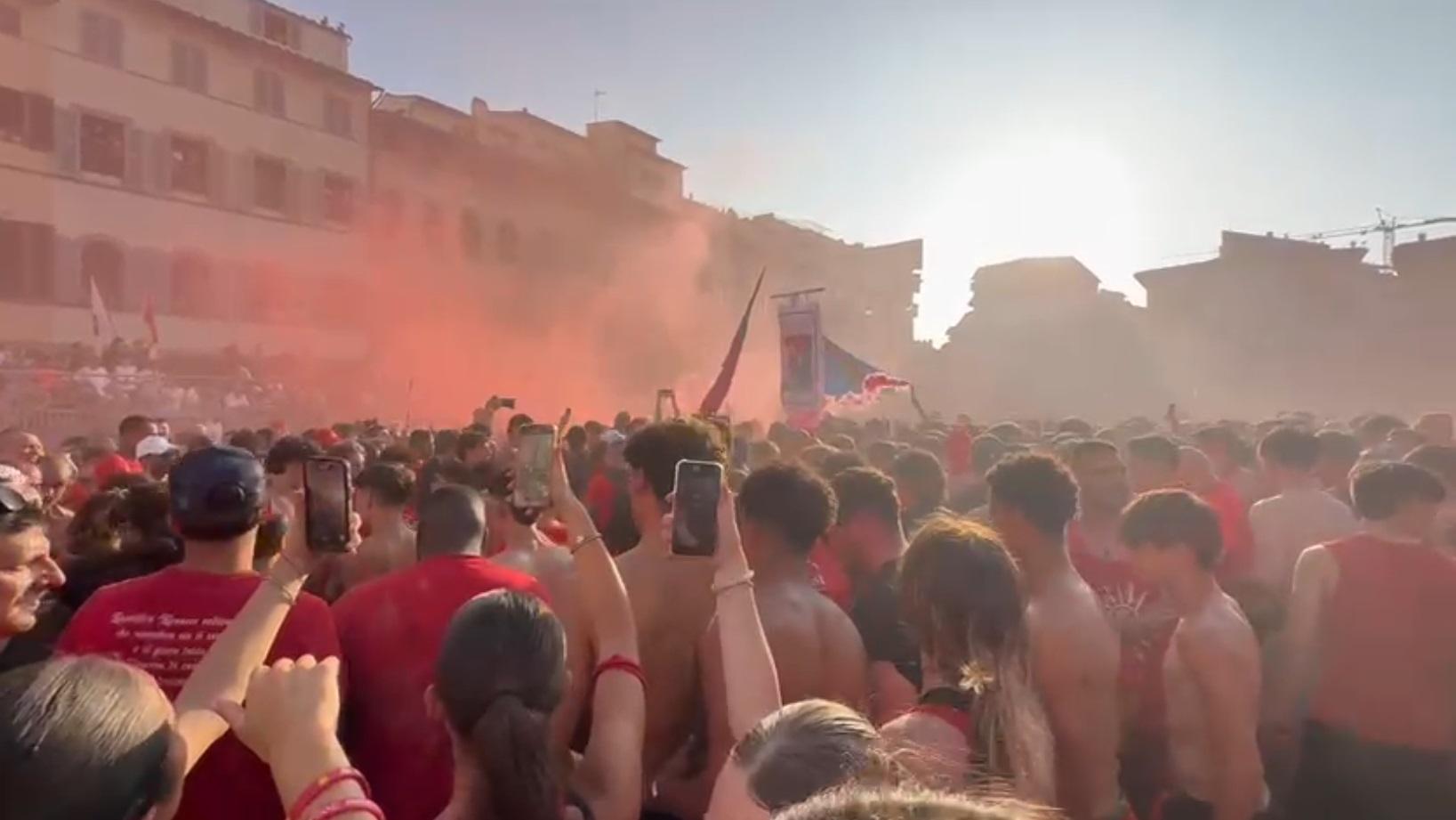 Finale Calcio Storico, show dei Rossi. I Verdi si arrendono 18-4