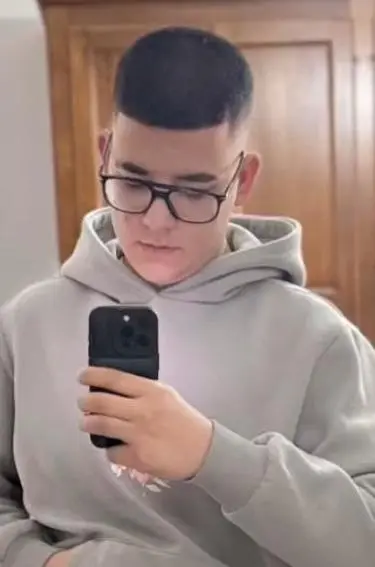 L’ultimo saluto ad Alessandro, una benedizione con la famiglia. Lo strazio dopo lo schianto
