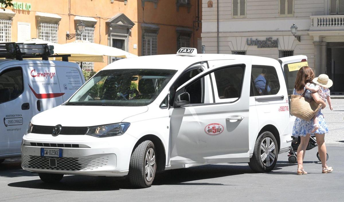 "Taxi, le licenze sono poche". Gli albergatori ribadiscono la richiesta di averne di più