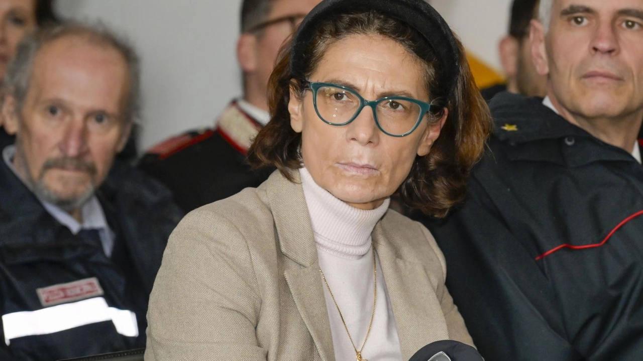 Firmato in prefettura un protocollo d'intesa per la gestione dei cadaveri e resti umani non identificati, coinvolgendo varie istituzioni e enti locali in Toscana. Firmato in prefettura un protocollo d'intesa per la gestione dei cadaveri e resti umani non identificati, coinvolgendo varie istituzioni e enti locali in Toscana.