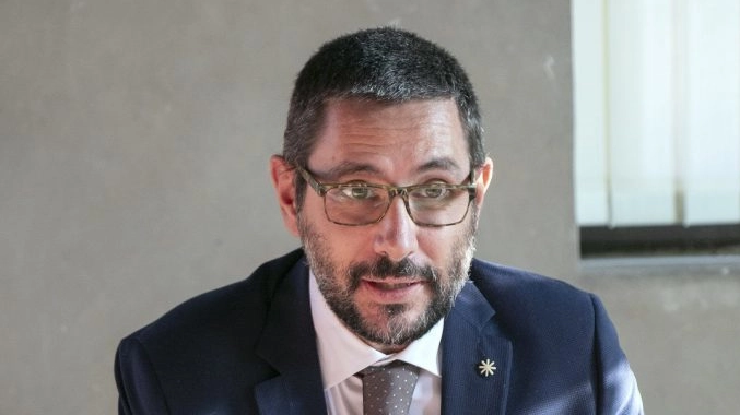 Il curatore Lorenzo Paci Il curatore Lorenzo Paci