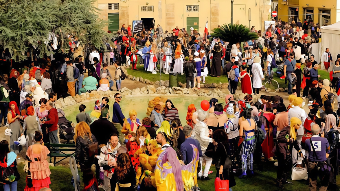 Il fantastico mondo di “Lucca Comics & Games“; a destra la locandina del film