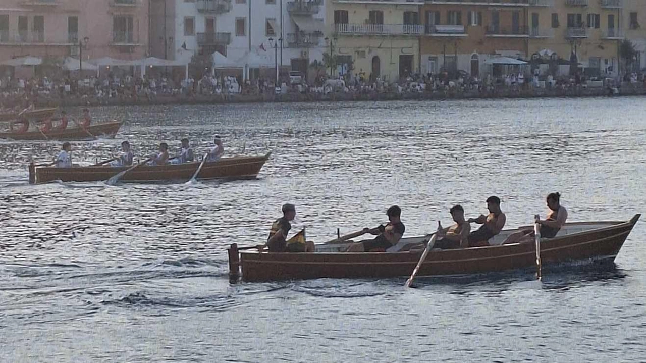 La partenza della gara di ieri pomeriggio, per il Palietto che poi ha visto trionfare La Croce, dopo una bella prova di forza La partenza della gara di ieri pomeriggio, per il Palietto che poi ha visto trionfare La Croce, dopo una bella prova di forza