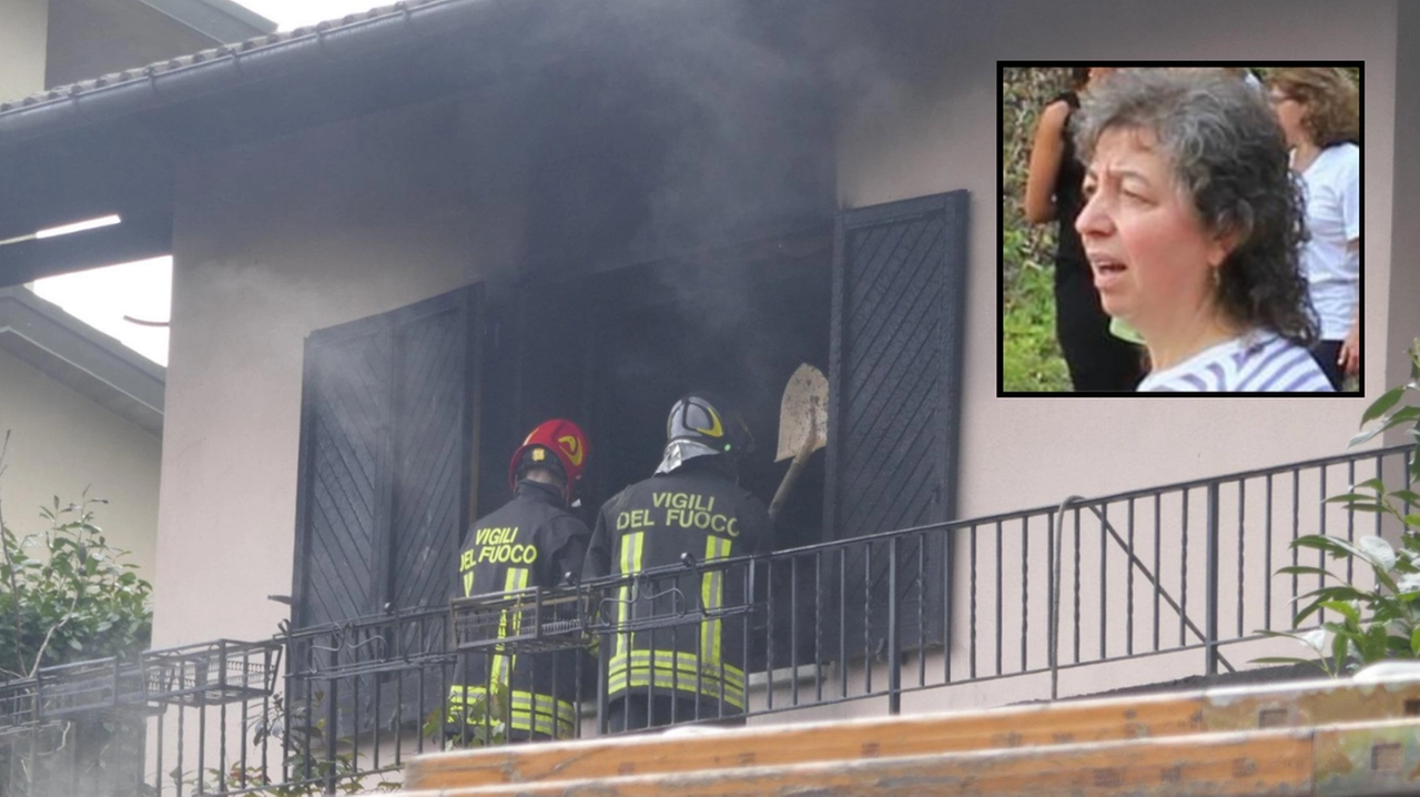 I vigili del fuoco al lavoro nella villetta di Montepiano dove si è consumata l'orribile tragedia: c'era ancora del fumo che usciva dalle stanze (foto Gianni Attalmi). Nel riquadro la vittima, Anna Viliani