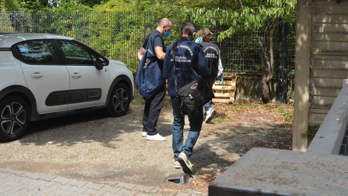 spaccata alla ditta orafa il furto in due tempi ladri in fuga con chili d oro