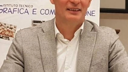 Il dirigente scolastico Luciano Tagliaferri esulta: «Abbiamo avuto 25 ragazzi che hanno ottenuto 100 o 100 e lode, mentre soltanto 8 si sono fermati al 60. Sono dati che parlano da soli: la media complessiva degli esami di Stato è di 84,03, perfettamente in linea con i risultati degli ultimi cinque anni. Un risultato che non arriva per caso» Il dirigente scolastico Luciano Tagliaferri esulta: «Abbiamo avuto 25 ragazzi che hanno ottenuto 100 o 100 e lode, mentre soltanto 8 si sono fermati al 60. Sono dati che parlano da soli: la media complessiva degli esami di Stato è di 84,03, perfettamente in linea con i risultati degli ultimi cinque anni. Un risultato che non arriva per caso»