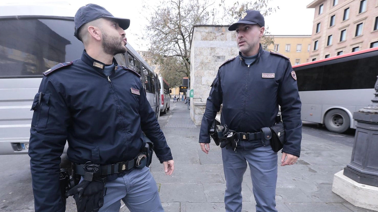 La Polizia di Poggibonsi sta indagando nel massimo riserbo La Polizia di Poggibonsi sta indagando nel massimo riserbo
