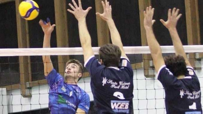 Jumboffice Firenze supera Npsg Trading Logistic con un netto 3-0. Prestazione solida dei fiorentini, nonostante un secondo set equilibrato. Jumboffice Firenze supera Npsg Trading Logistic con un netto 3-0. Prestazione solida dei fiorentini, nonostante un secondo set equilibrato.